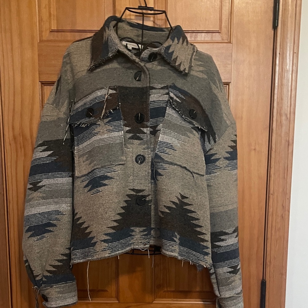 NWOT Boutique Brand Veveret Women's Button Up Aztec Print Jacket Size M